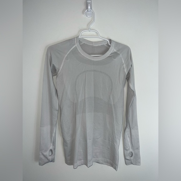 Lululemon Women's White Long Sleeve Top size 6 swiftly - Picture 3 of 15